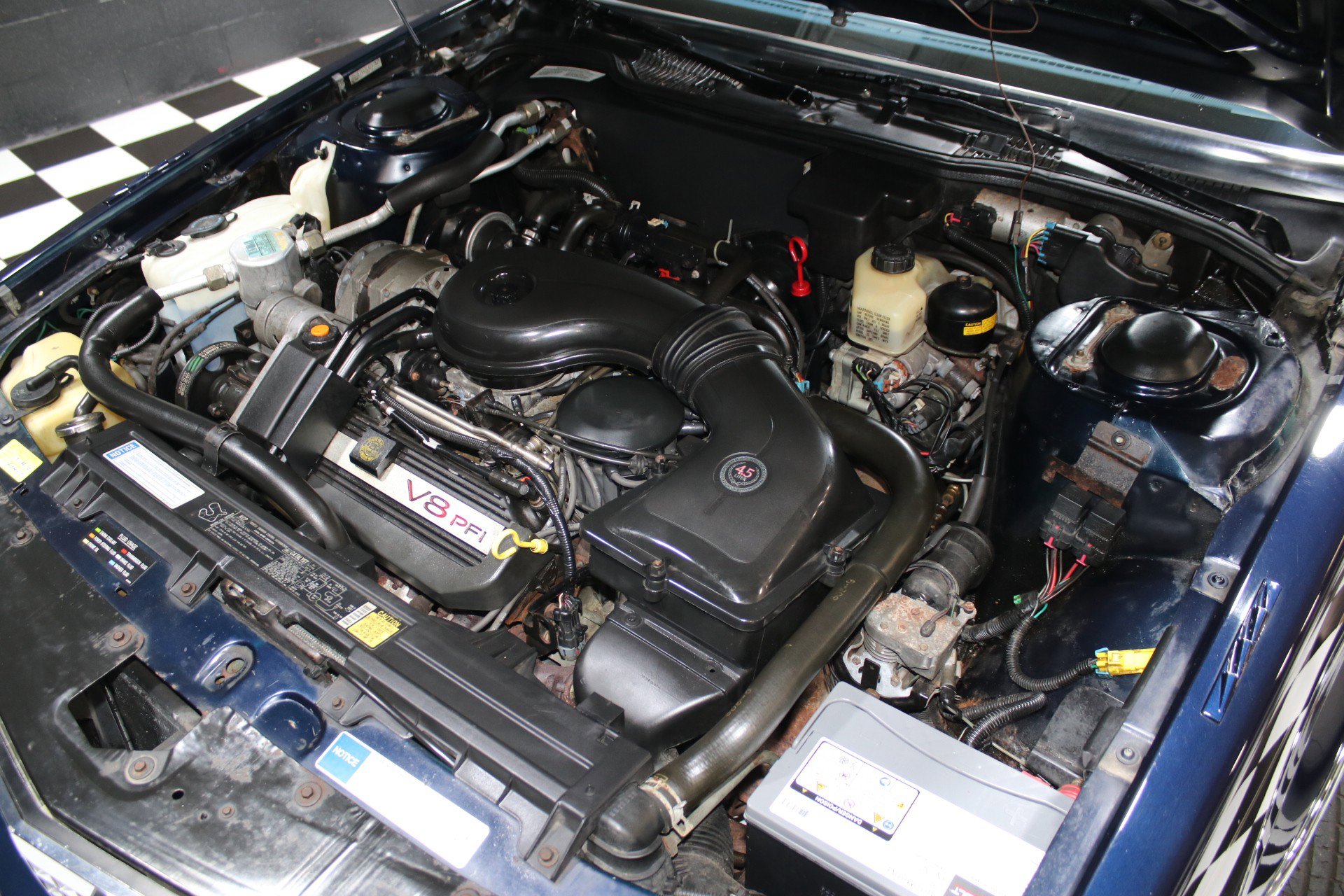 Used 1990 Cadillac Fleetwood Coupe image 2