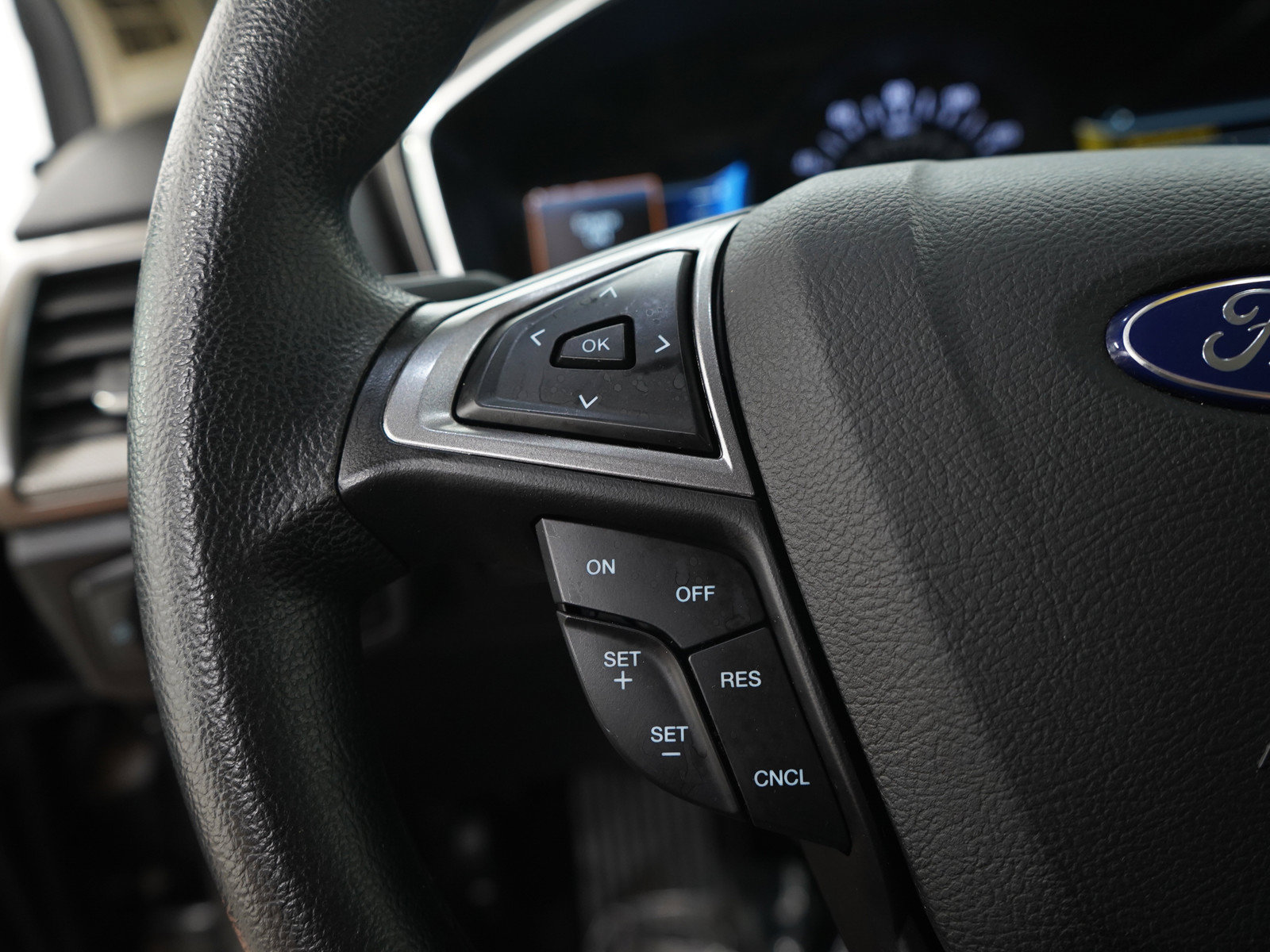 Used 2017 Ford Fusion SE w/ Fusion SE Technology Package FWD image 23