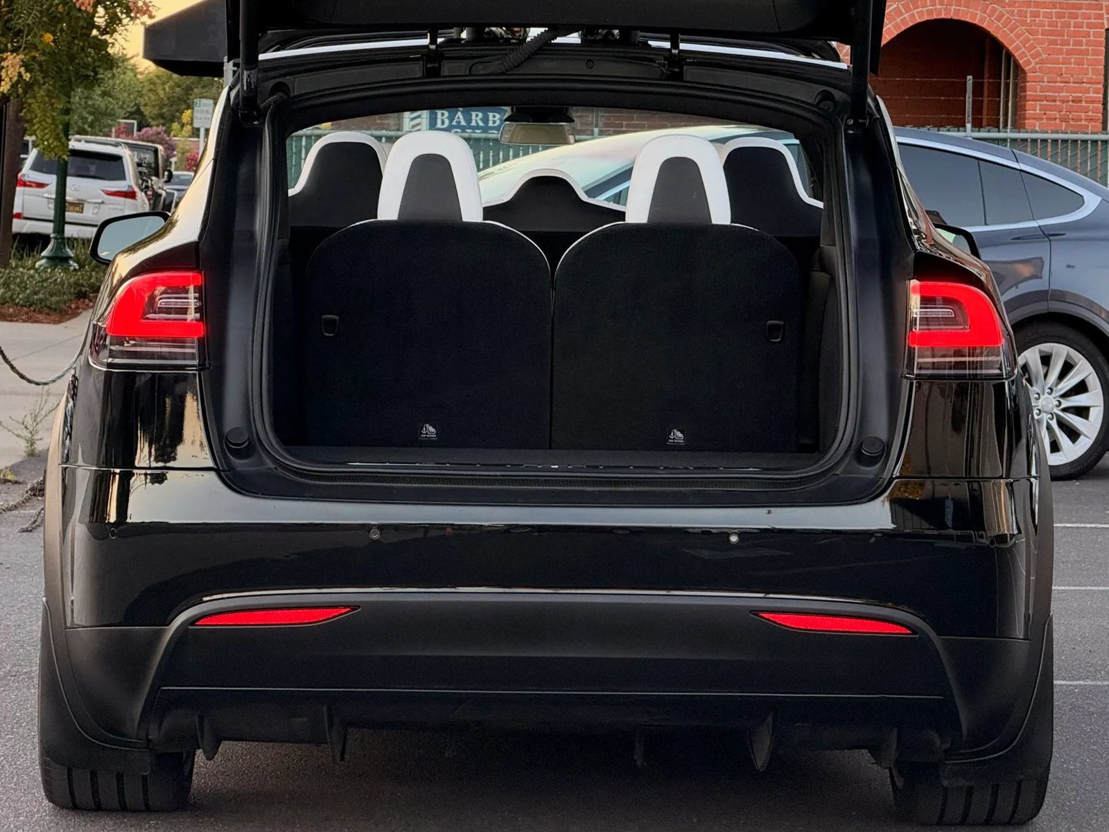 Used 2018 Tesla Model X 75D AWD/4WD image 10