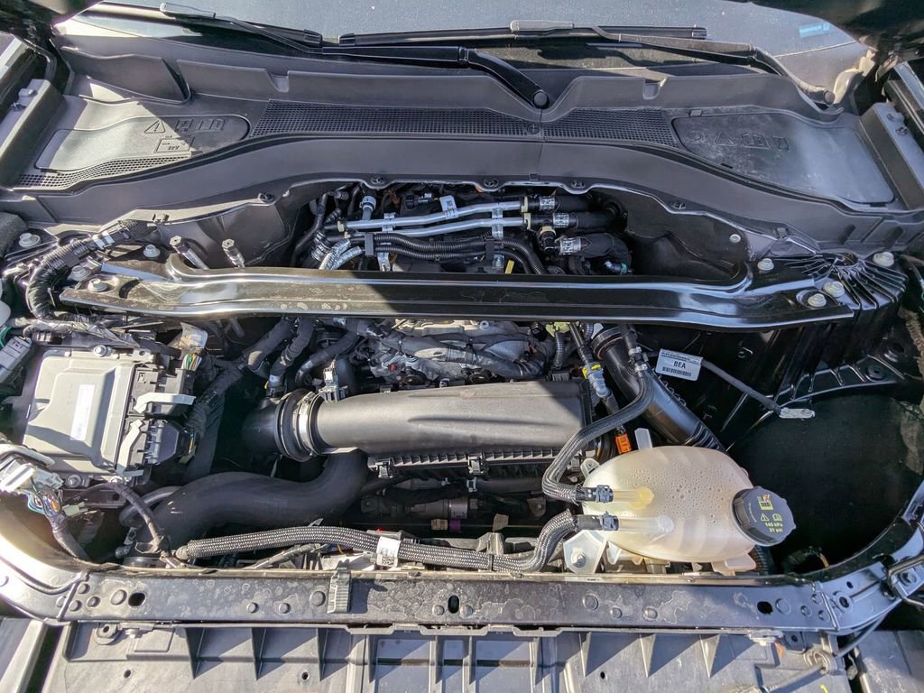 Used 2025 Ford Explorer ST-Line w/ ST-Line Street Pack AWD/4WD image 37