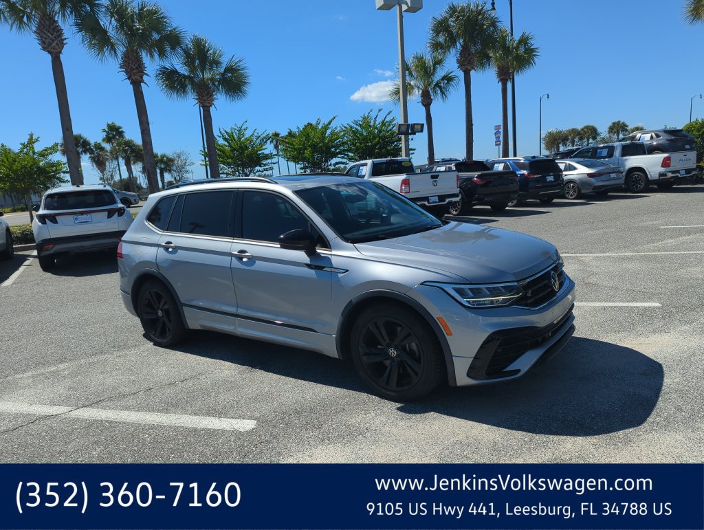 Used 2023 Volkswagen Tiguan SE R-Line FWD image 1