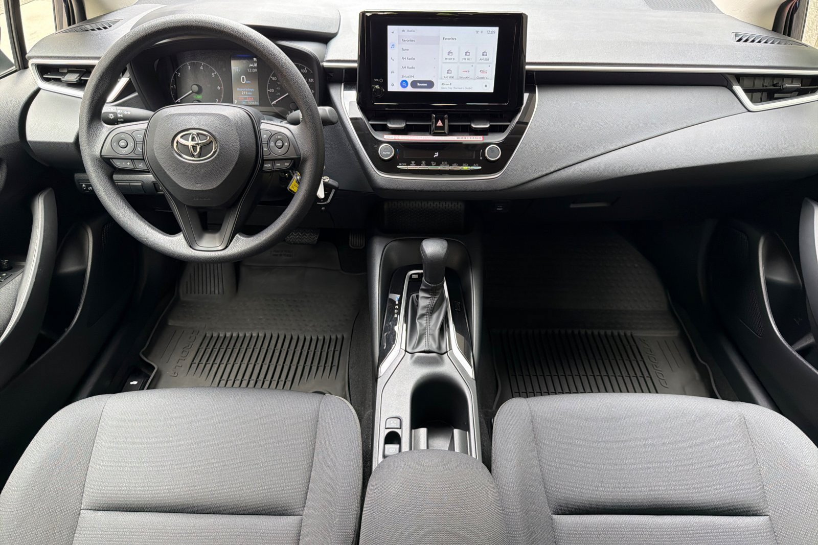 Used 2025 Toyota Corolla LE FWD image 12