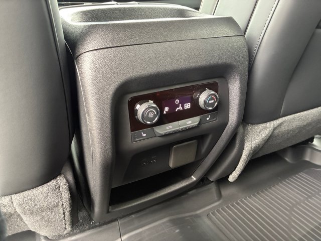 New 2027 Chevrolet Traverse RS w/ LPO, Floor Liner Package AWD/4WD image 18