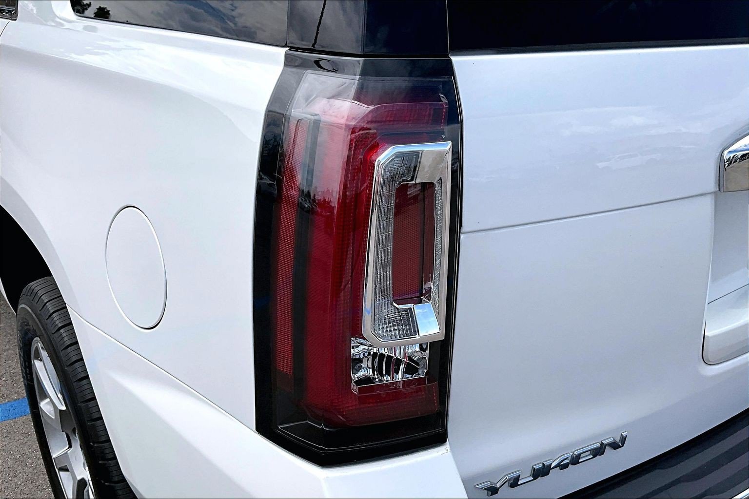 Used 2016 GMC Yukon Denali w/ Open Road Package AWD/4WD image 32