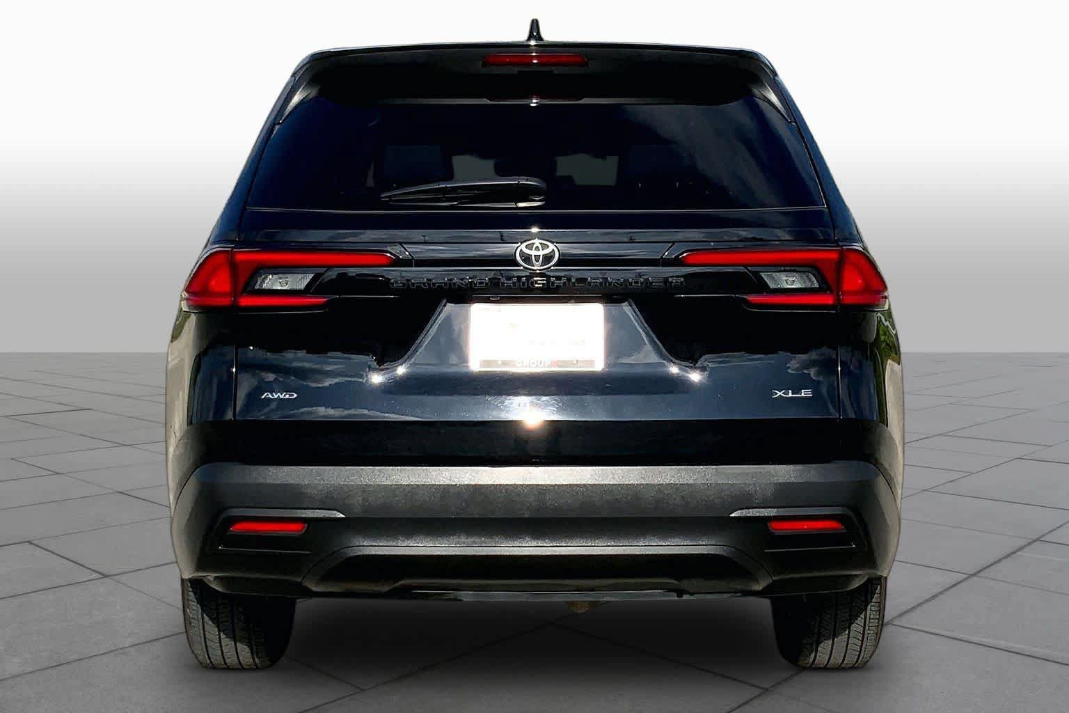 Used 2025 Toyota Grand Highlander AWD image 5