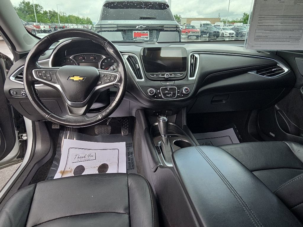 Used 2018 Chevrolet Malibu LT w/ Leather Package FWD image 13