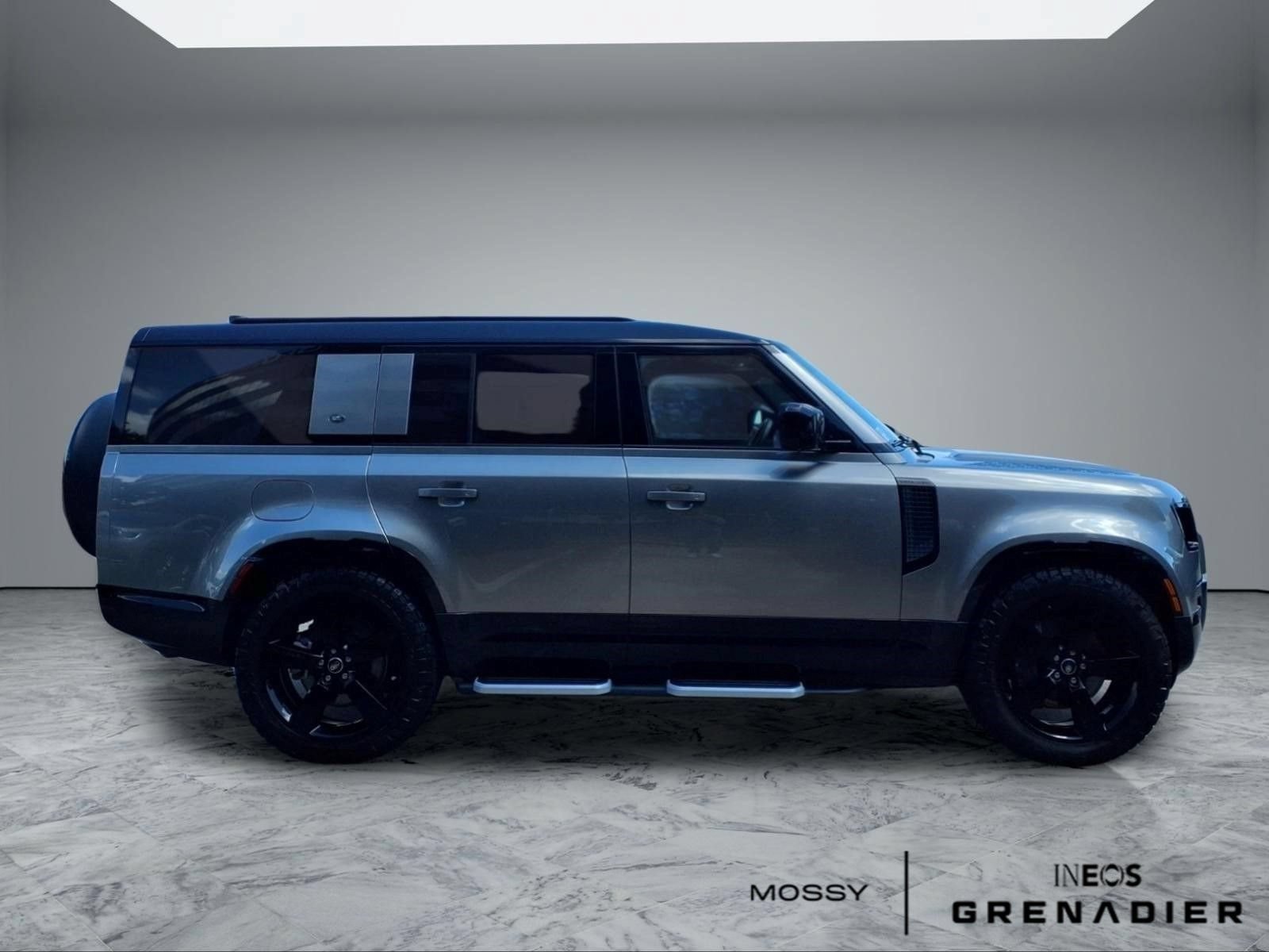 Used 2024 Land Rover Defender 130 X-Dynamic SE AWD/4WD image 8