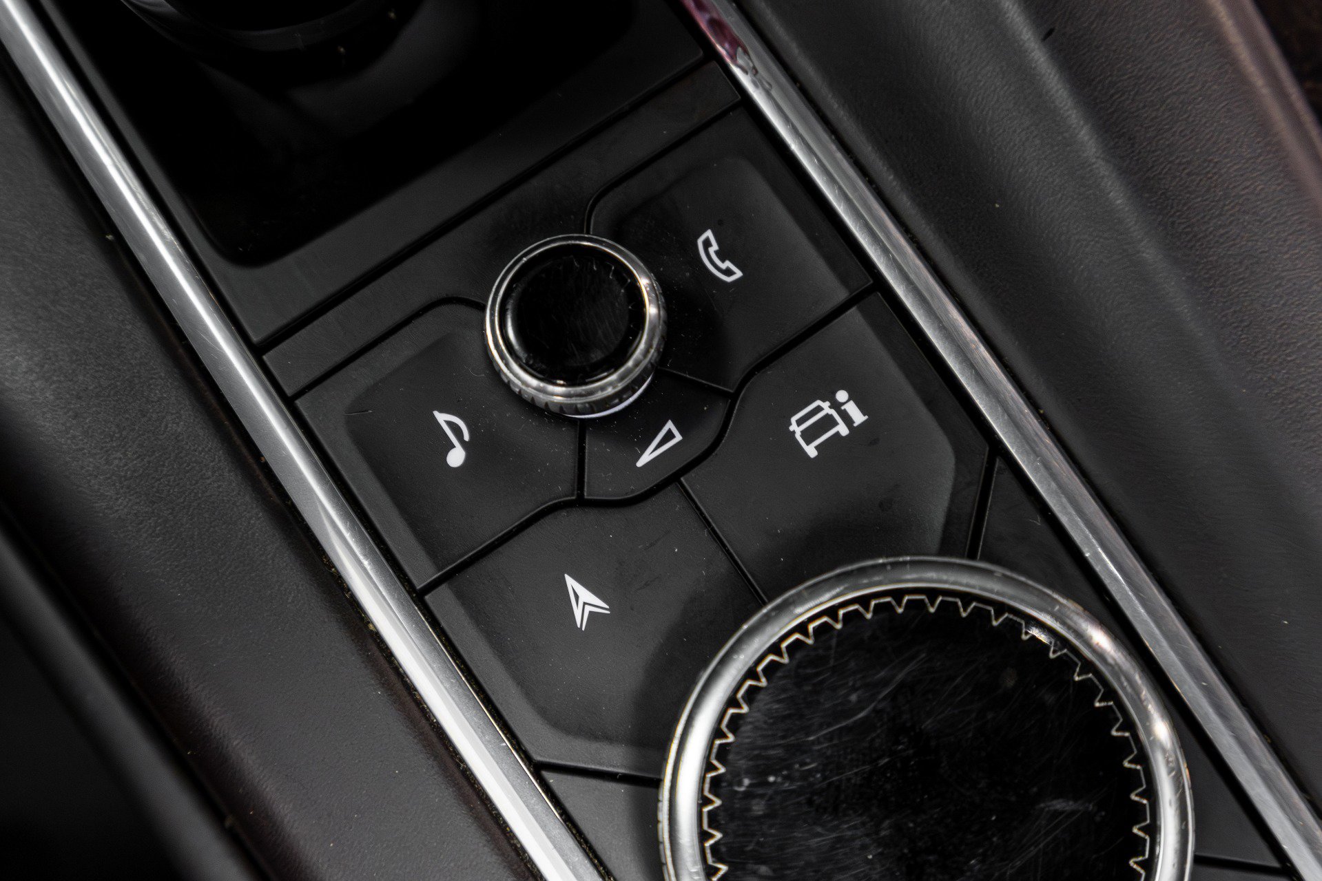 Used 2021 Cadillac Escalade ESV Premium Luxury Platinum w/ Heavy-Duty Trailer Package image 62