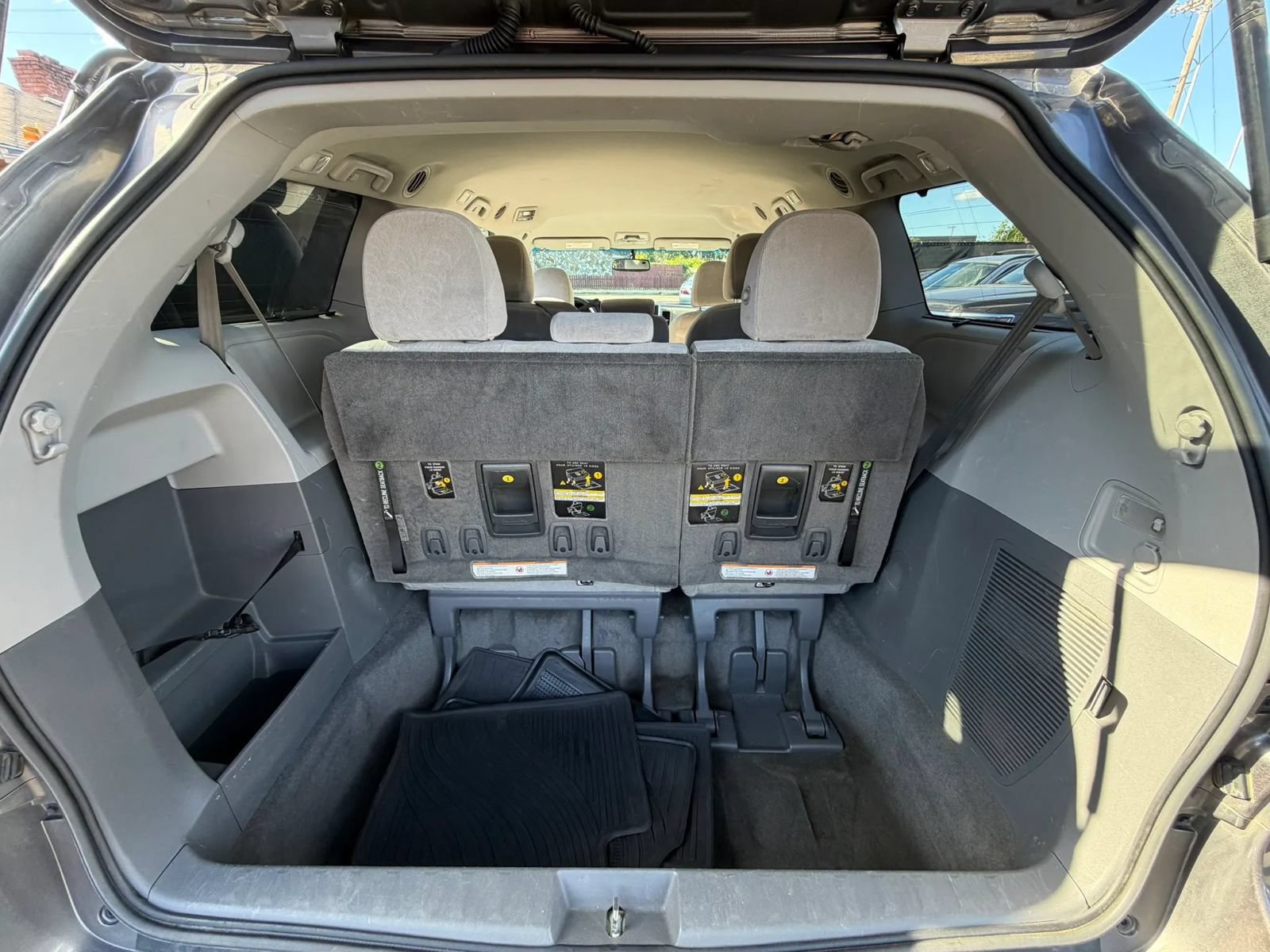 Used 2017 Toyota Sienna LE FWD image 11