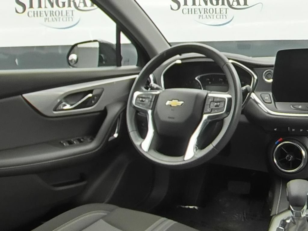 Used 2025 Chevrolet Blazer LT AWD/4WD image 19