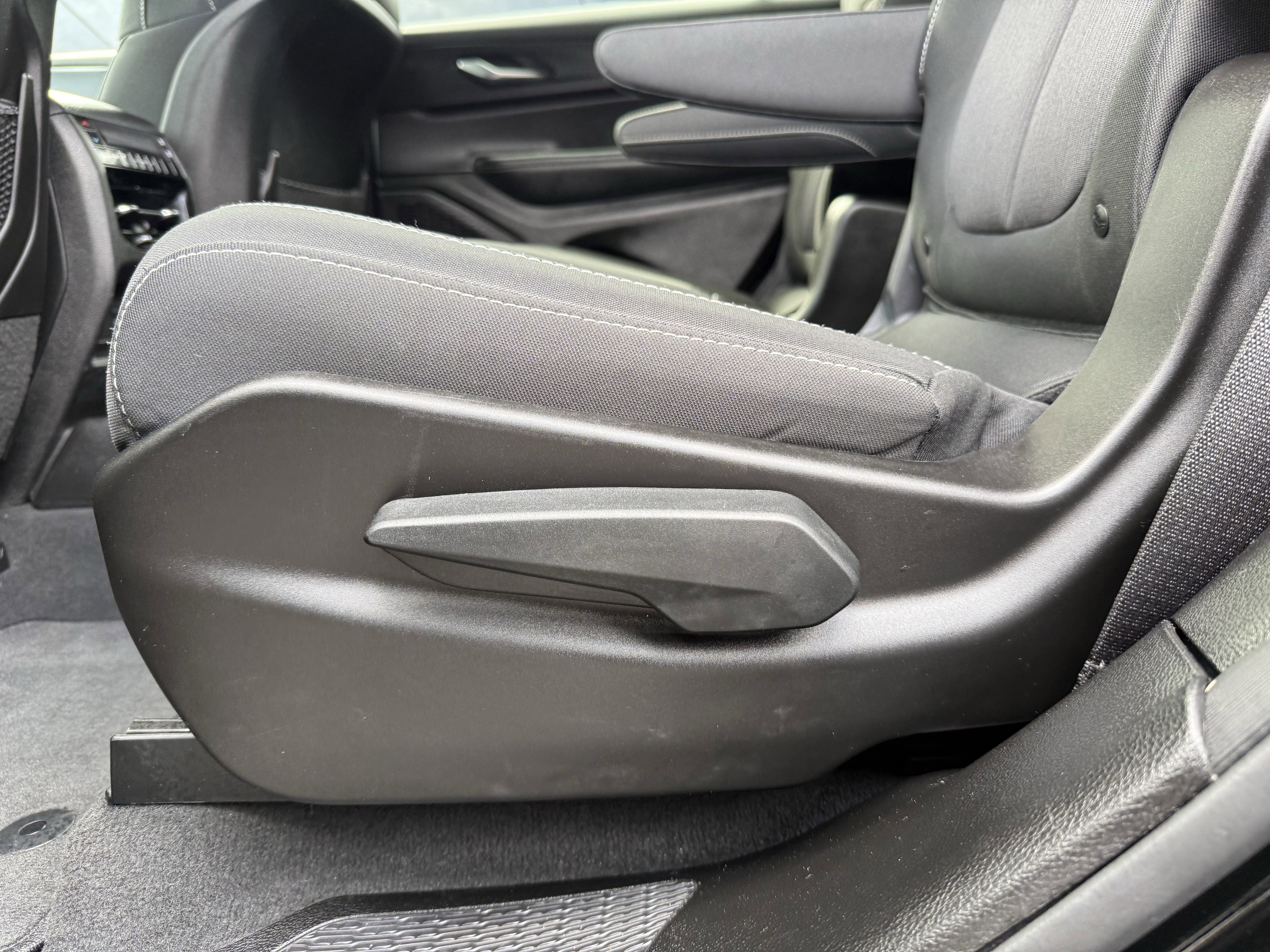 Used 2024 Jeep Grand Cherokee L Laredo image 21