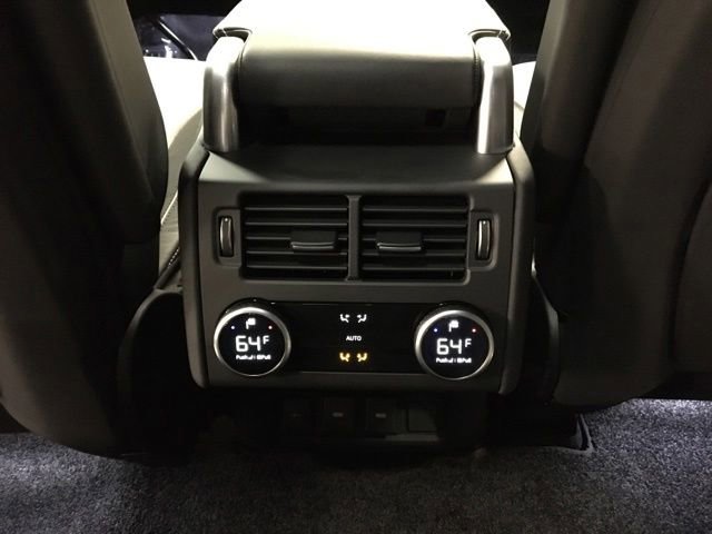 New 2024 Land Rover Discovery Metropolitan Edition image 25