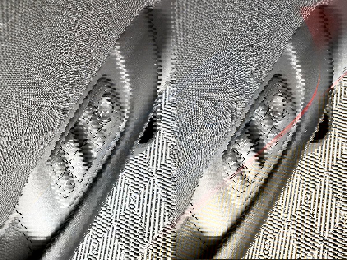 Used 2015 Dodge Challenger SXT w/ Driver Convenience Group RWD image 27