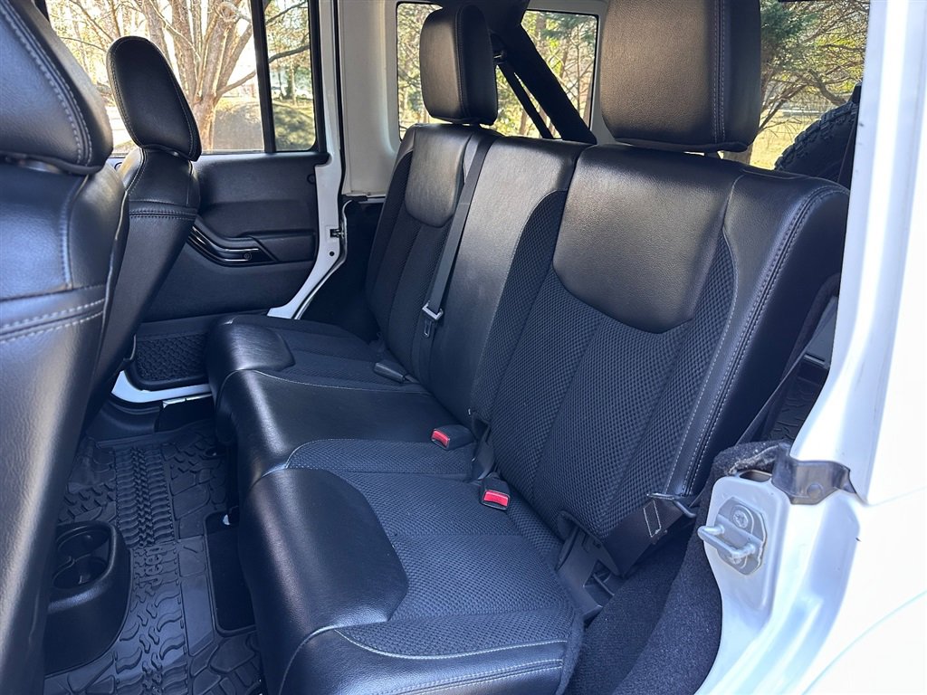 Used 2017 Jeep Wrangler Unlimited Sahara image 42