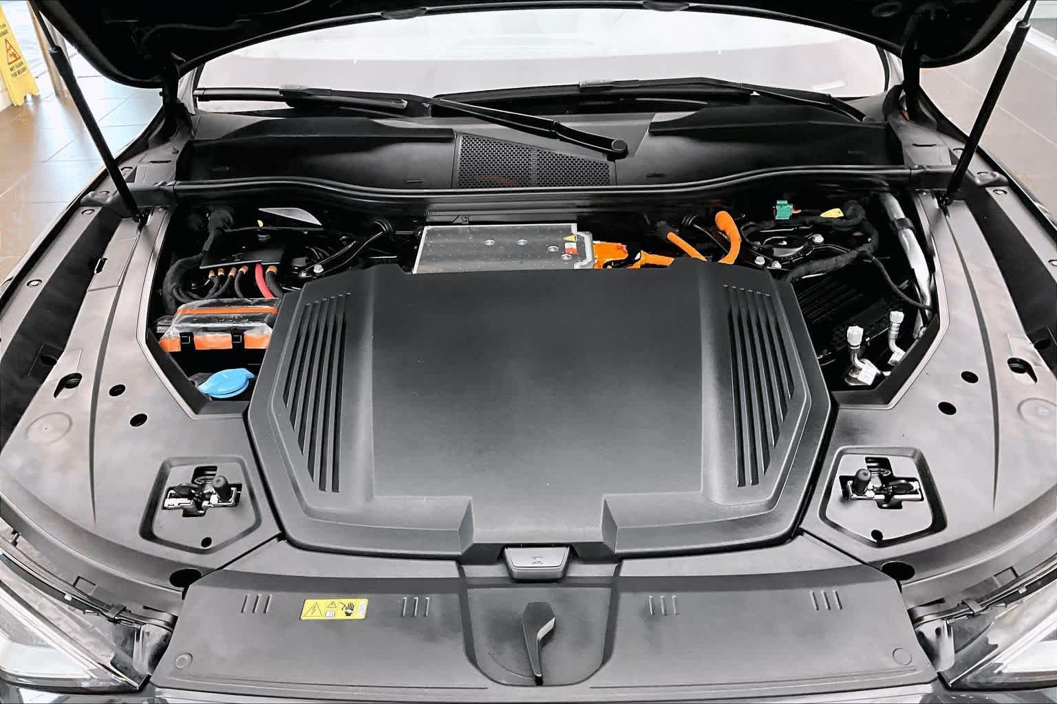 Used 2024 Audi Q8 e-tron Premium Plus AWD/4WD image 28