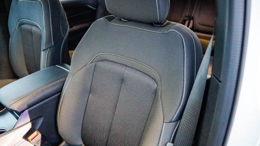 New 2025 Jeep Grand Cherokee L Laredo w/ Luxury Tech Group I image 27