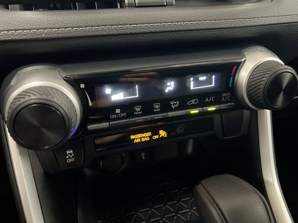 Used 2021 Toyota RAV4 LE FWD image 16