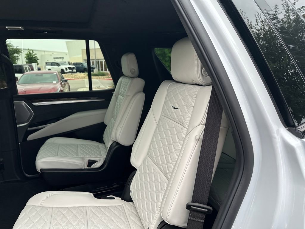 Used 2026 Cadillac Escalade Platinum Sport w/ LPO, Floor Liner Package AWD/4WD image 37