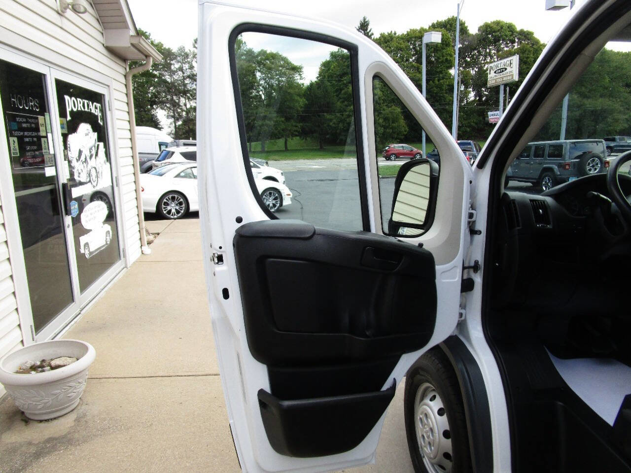 Used 2015 RAM ProMaster 1500 w/ Cargo Convenience Group image 21