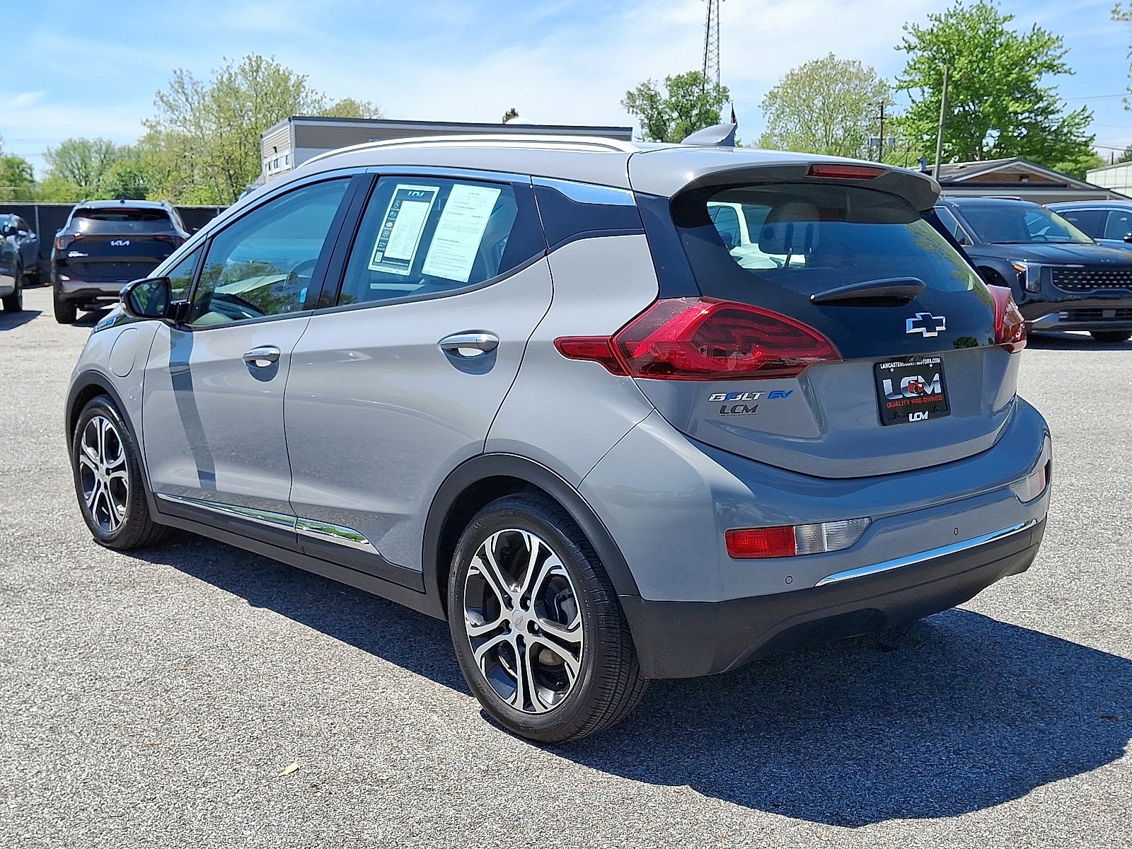 Used 2020 Chevrolet Bolt Premier w/ Infotainment Package FWD image 7