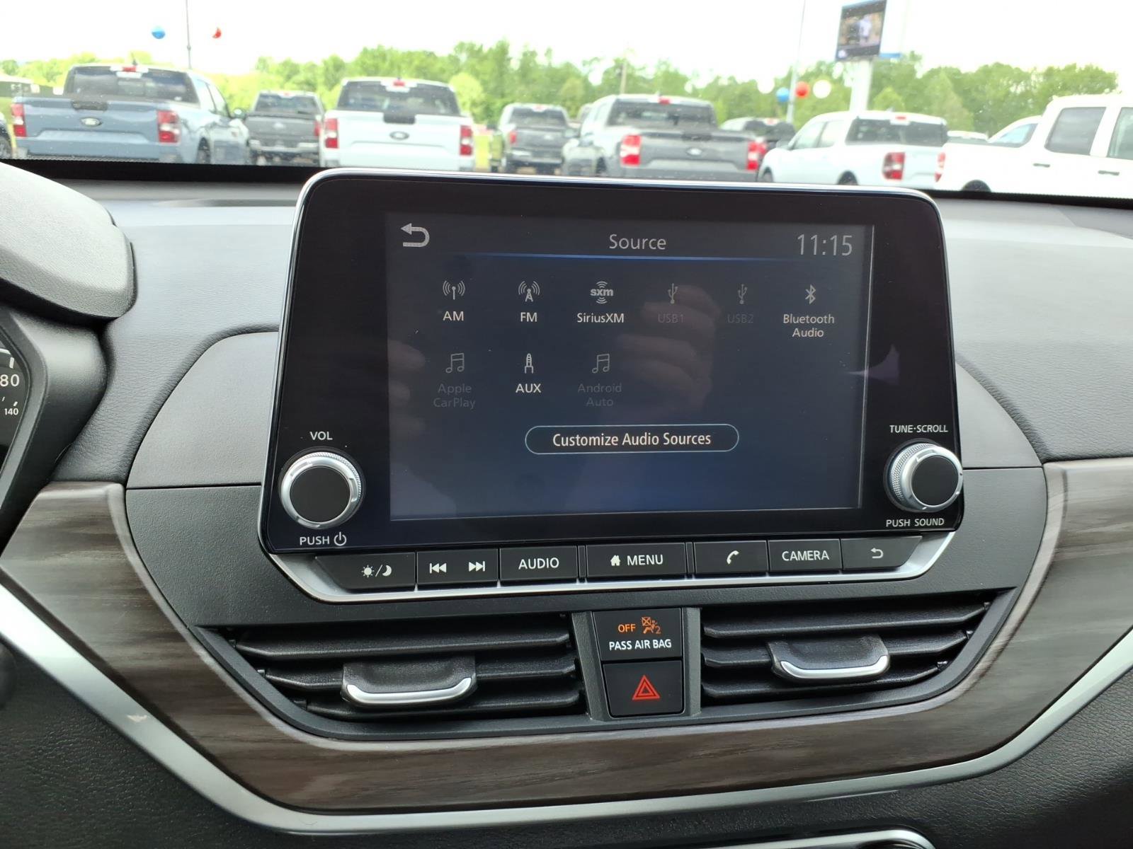 Used 2025 Nissan Altima 2.5 SV FWD image 13