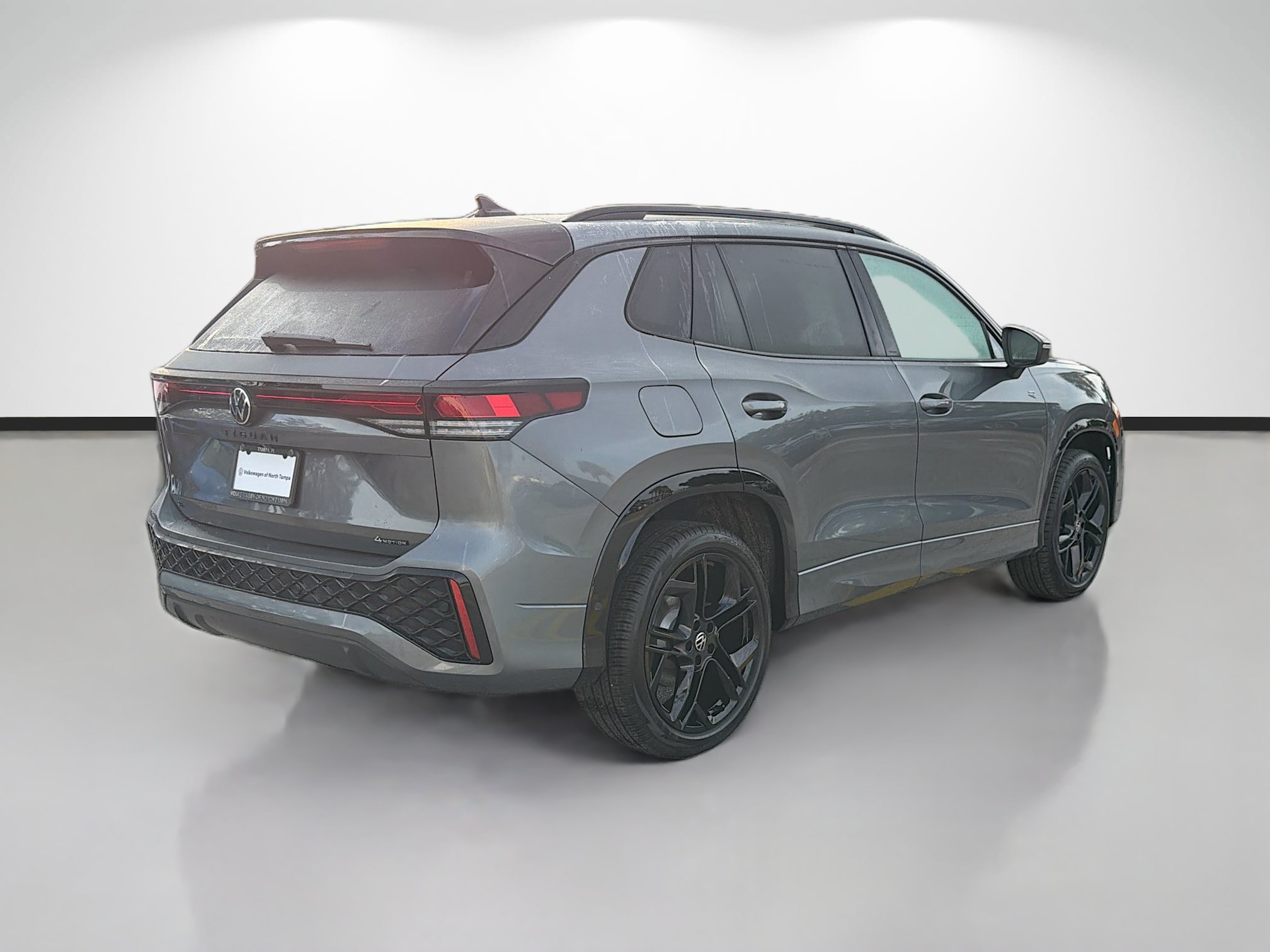 New 2026 Volkswagen Tiguan SE R-Line AWD/4WD image 3