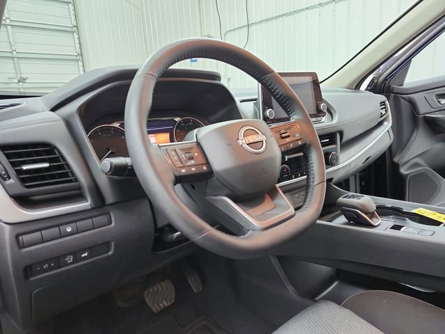 Used 2025 Nissan Rogue SV FWD image 18