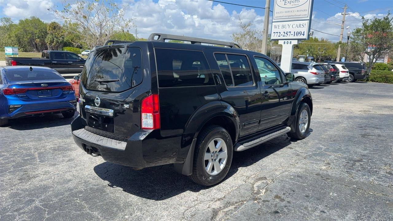 Used 2010 Nissan Pathfinder SE image 5