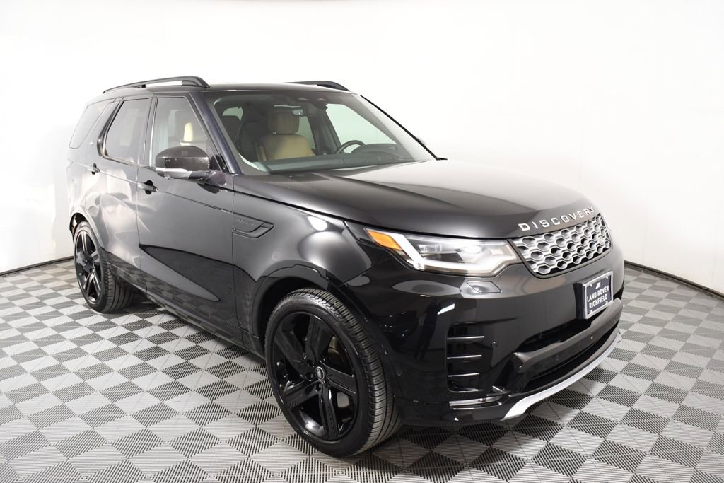 Used 2024 Land Rover Discovery Metropolitan Edition image 8