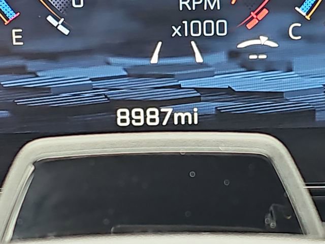 Used 2025 Chevrolet Tahoe High Country AWD/4WD image 13