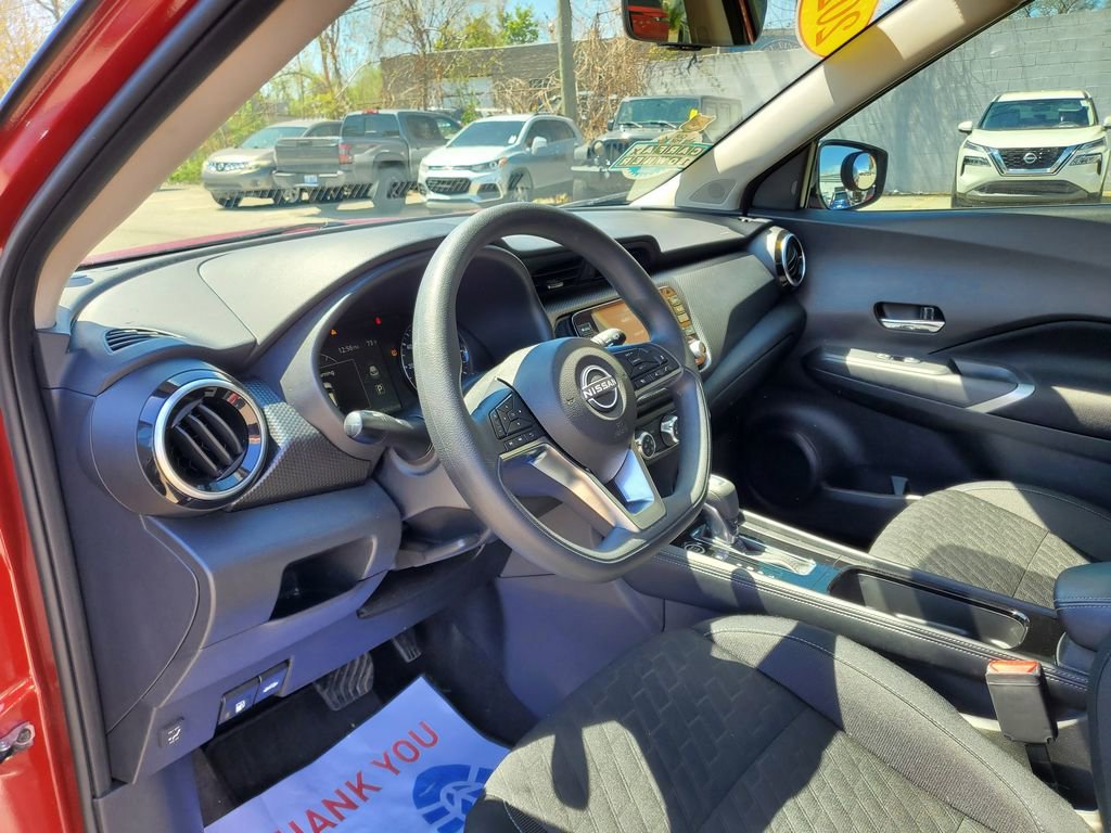 Used 2024 Nissan Kicks SV w/ Interior Electronics Package FWD image 17