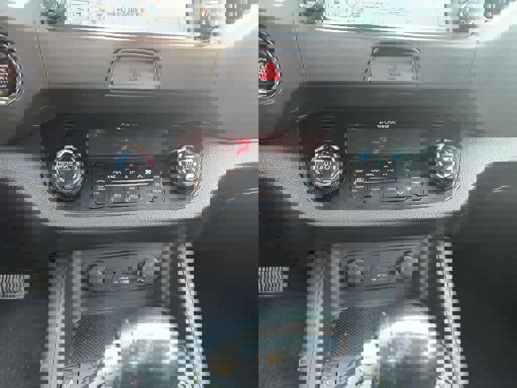 Used 2011 Kia Sportage EX w/ Premium Pkg w/Leather Seats image 19