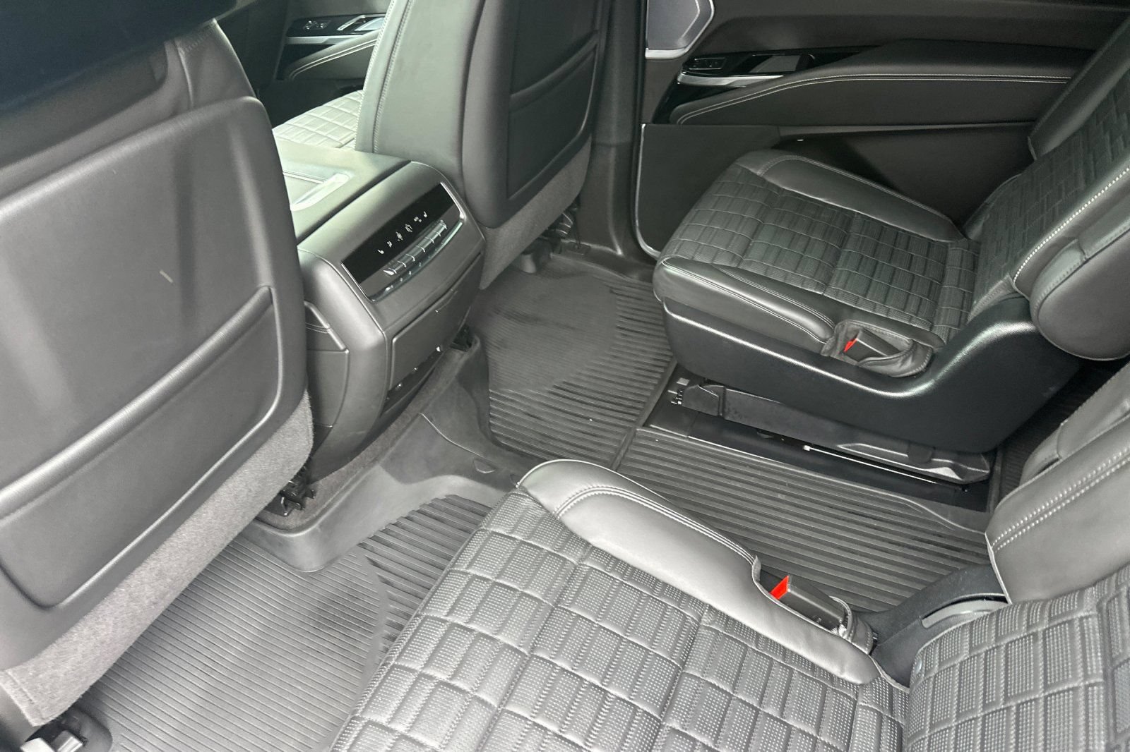Certified 2025 Cadillac Escalade ESV Sport Platinum w/ LPO, ONYX Package AWD/4WD image 13