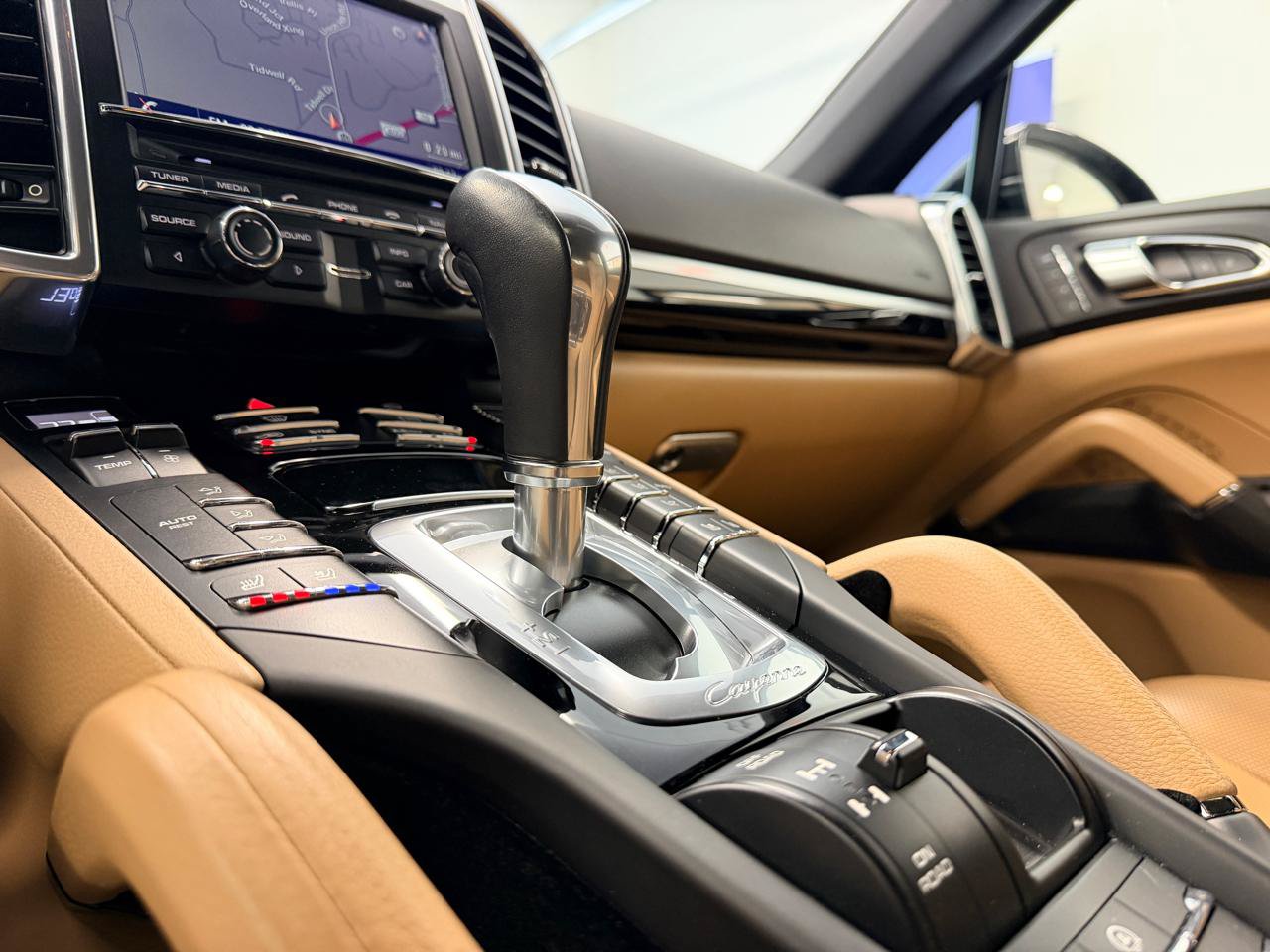 Used 2016 Porsche Cayenne AWD/4WD image 35