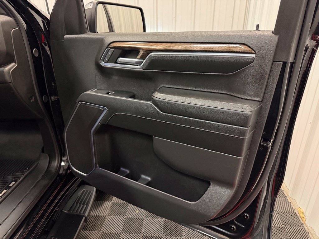 Used 2024 Chevrolet Silverado 1500 LT AWD/4WD image 42