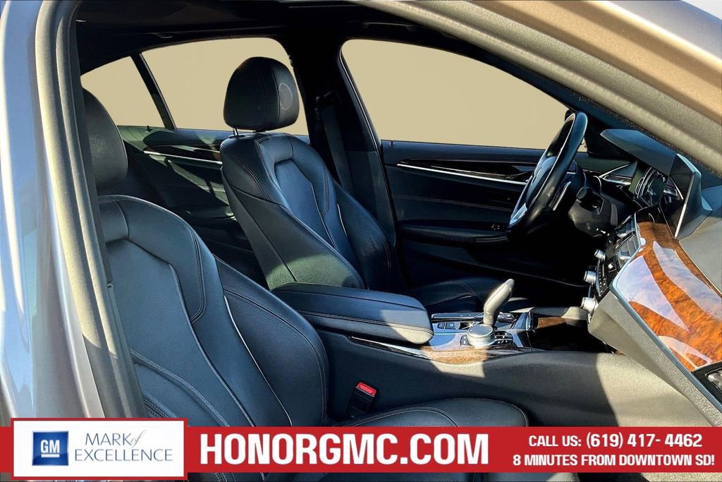 Used 2019 BMW 530e w/ Convenience Package image 28
