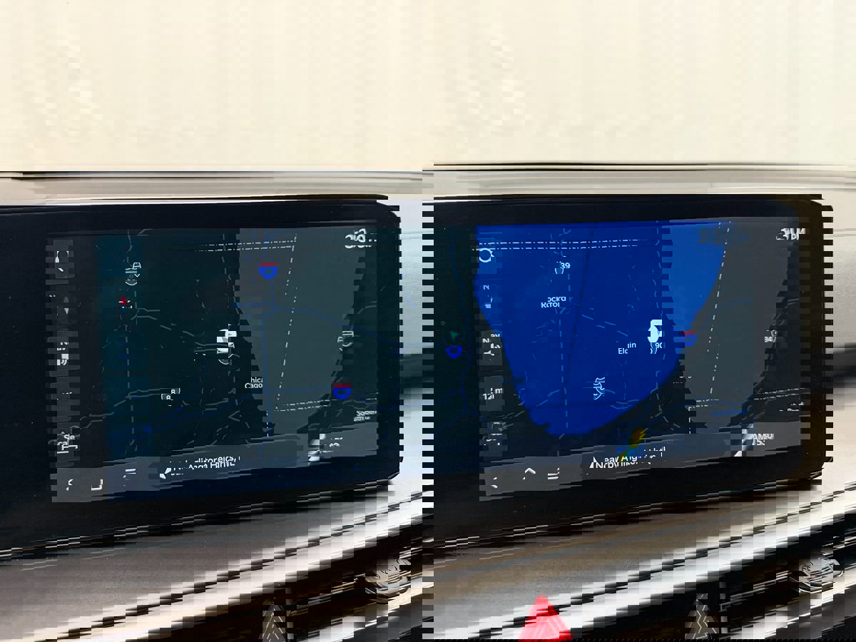 Used 2024 Kia Sorento S image 23