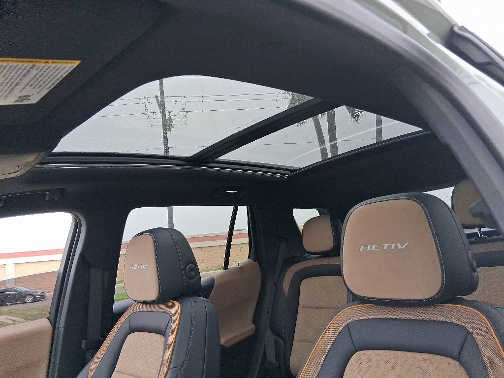 Used 2025 Chevrolet Equinox ACTIV w/ Safety and Technology Package AWD/4WD image 18