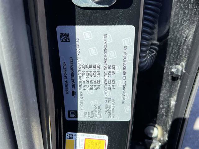 Used 2025 Chevrolet Suburban Premier image 18