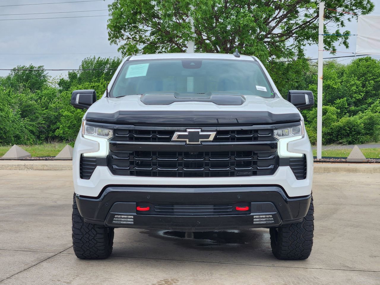 Used 2024 Chevrolet Silverado 1500 LT Trail Boss w/ Convenience Package II AWD/4WD image 2