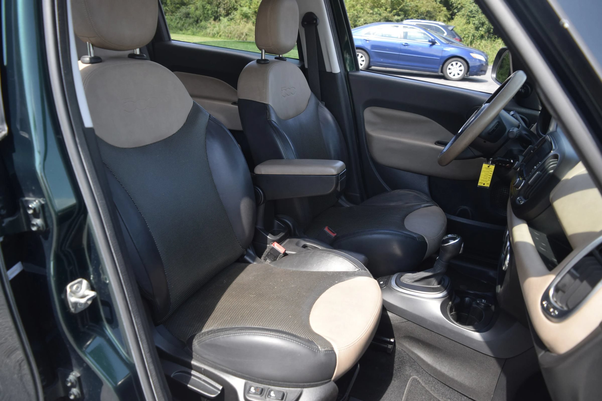 Used 2014 FIAT 500L Lounge FWD image 9