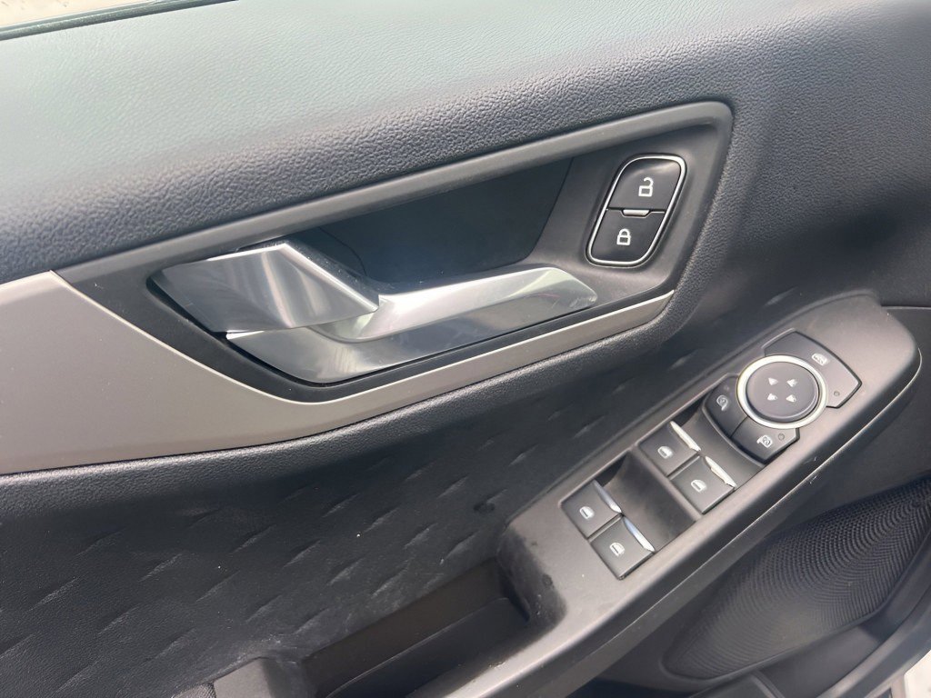 Used 2020 Ford Escape SE image 20