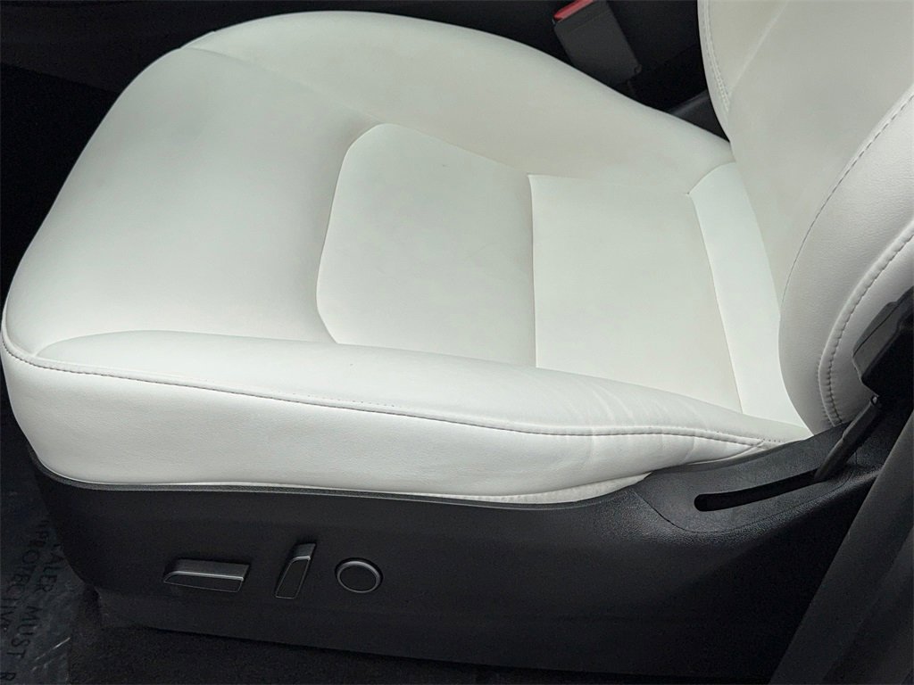 Used 2021 Tesla Model Y 2WD image 39