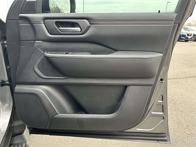 New 2025 Nissan Armada SL w/ Convenience Package image 8