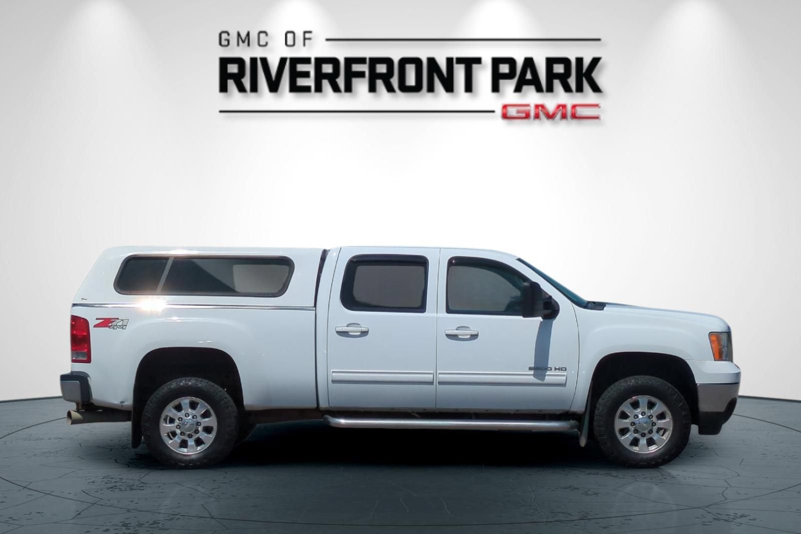 Used 2011 GMC Sierra 2500 SLT w/ SLT Convenience Package AWD/4WD image 2