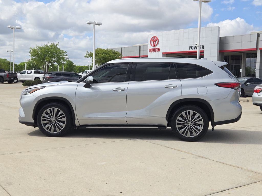 Used 2022 Toyota Highlander Platinum FWD image 4