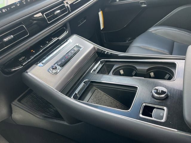 Certified 2025 Lincoln Aviator AWD image 35