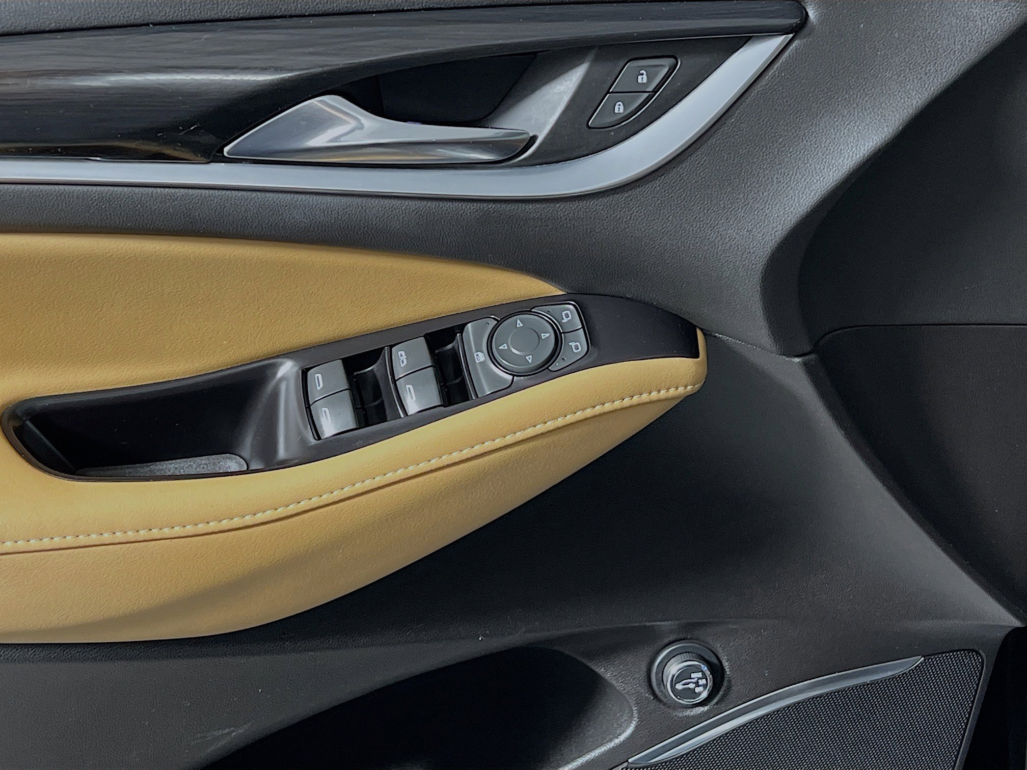 Used 2019 Buick Enclave Essence image 17