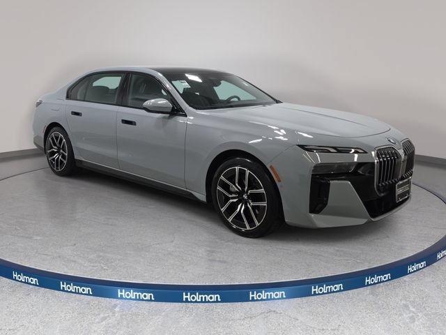 Used 2025 BMW 740i xDrive AWD/4WD image 3