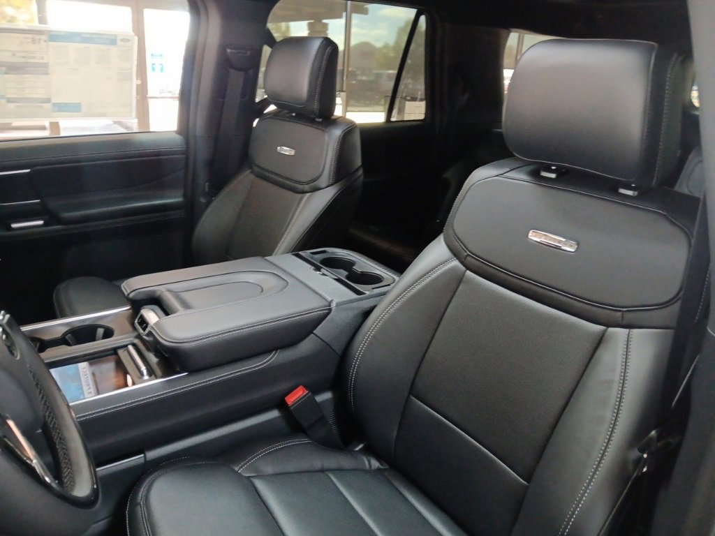 New 2025 Ford Expedition Max Platinum image 13